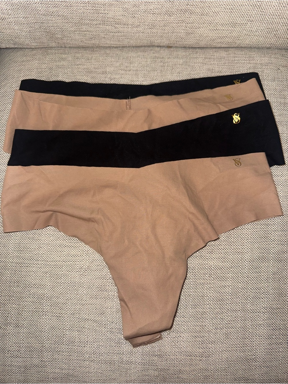 Victoria’s Secret No Show Cotton thongs - Tan and Black (Set of 4) NEW WITH TAGS